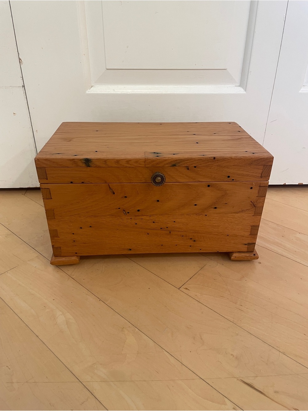 Small Rustic Vintage Dovetail Joinery Desk Dresser Top Wooden Trunk Chest